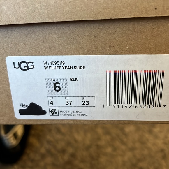 Uggs Fluff Slides - Picture 6 of 8